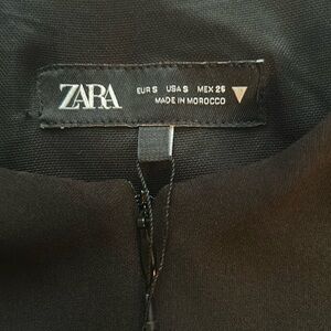 Fitted top with zipper in the middle and side